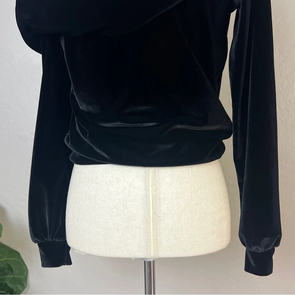 •CARBON38• Black Velvet Off-the-Shoulder‎ Drape Pullover Sweatshirt Size XS - Picture 9 of 13